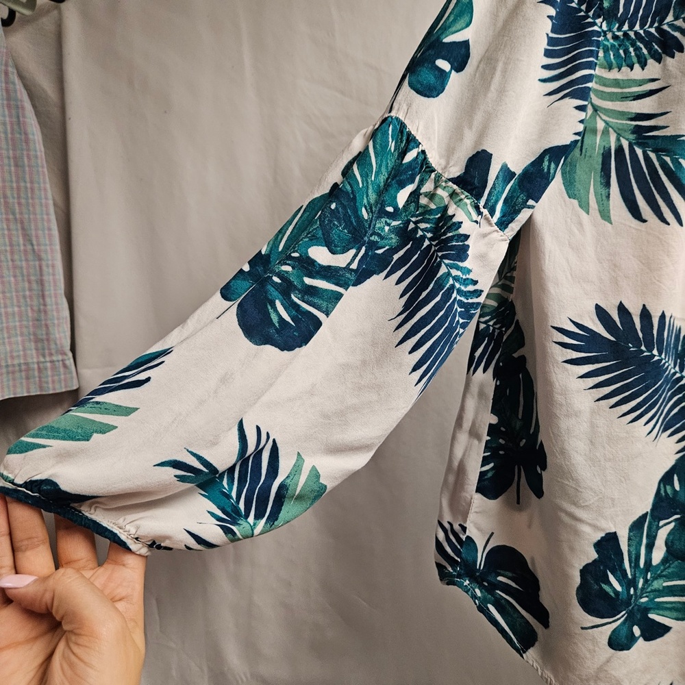 3for$25 palm leaf v-neck vacation loose fit long sleeve blouse shirt old navy MD - Picture 2 of 5
